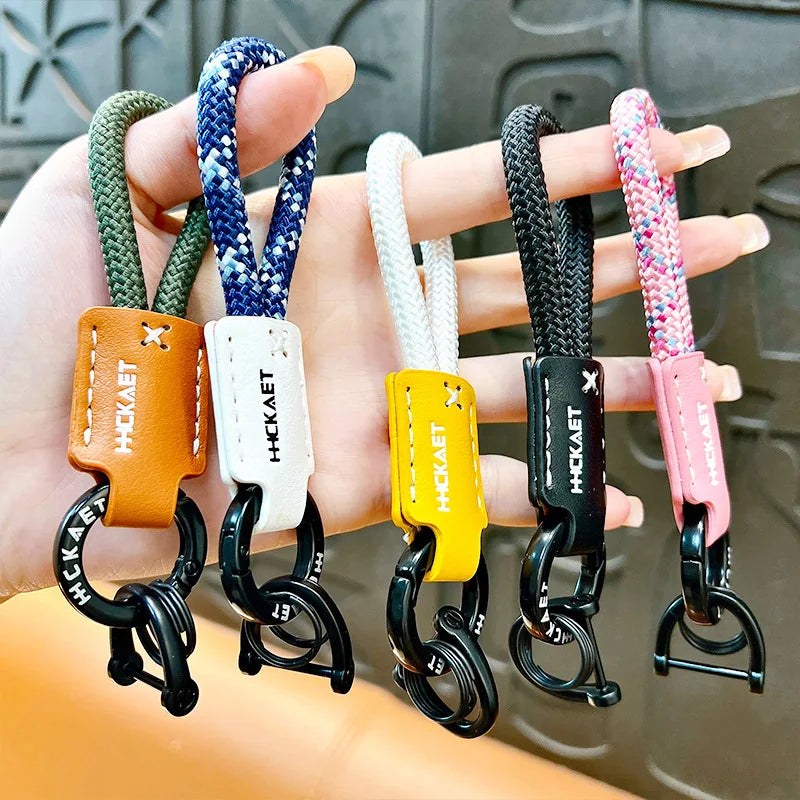 Edler Auto-Schlüsselanhänger aus echtem Leder &amp; Metall – Porte-clés unisexe avec D-Schnalle en 5 couleurs comme style Geschenkidee