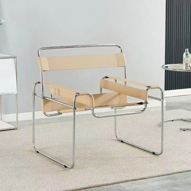 Nordischer Designer-Sessel aus Edelstahl &amp; Sattelleder – Bauhaus Akzentstuhl mit Armlehnen für Wohnzimmer &amp; moderne Wohnräume