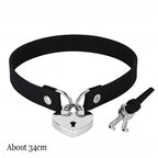 Punk Gothic Choker aus schwarzem PU-Leder – Fledermaus Halsband mit Herzschloss, Schlüssel & Spikes für Damen