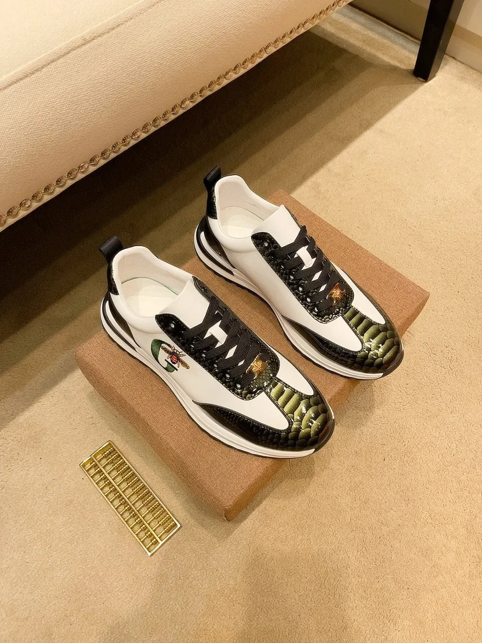 HUISONG Herren Leder Sneakers – Luxus Business Casual Schuhe, atmungsaktiv, wasserdicht, Designer-Style mit tierischen Prints