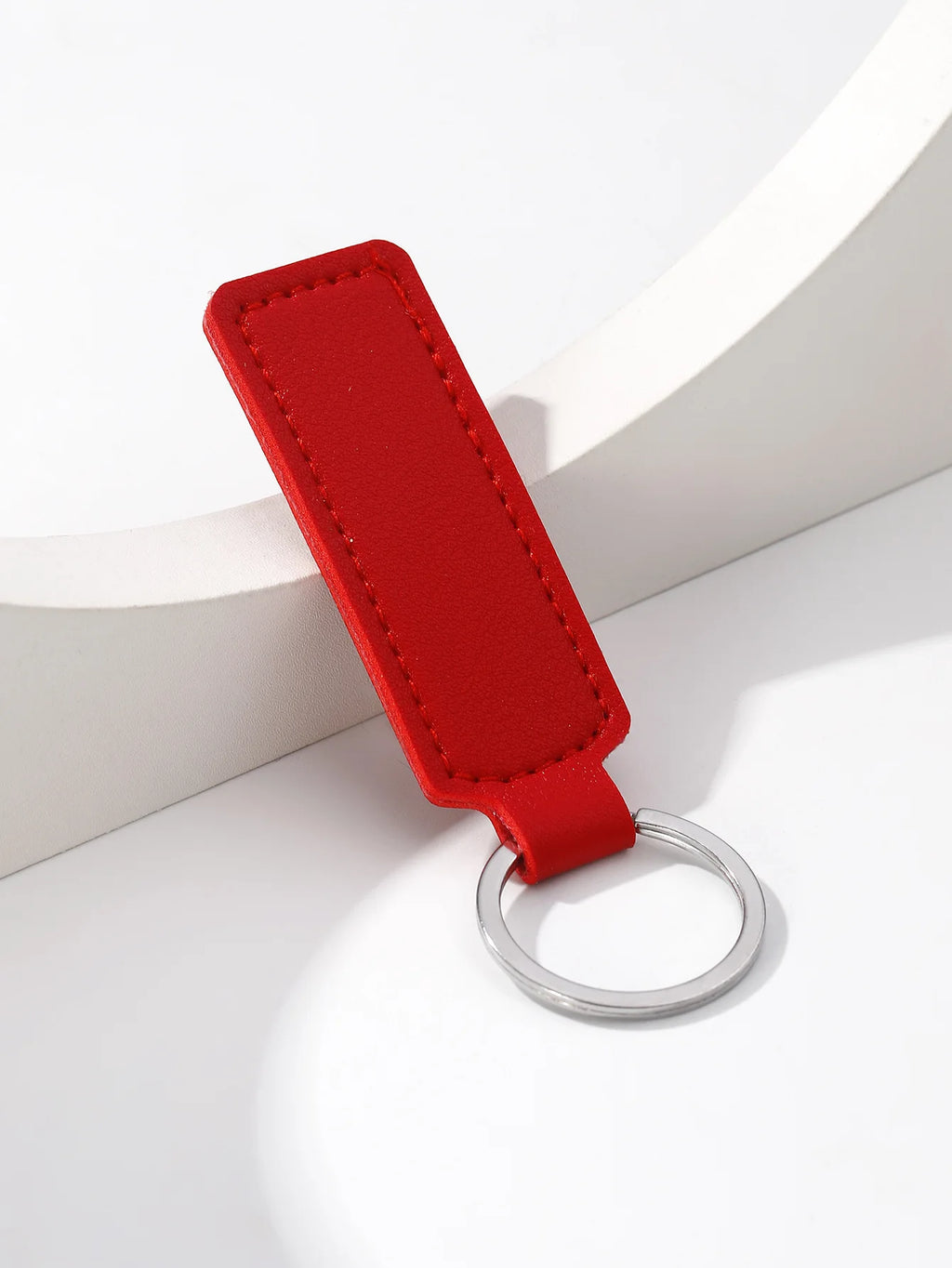 Handgefertigter Leder Schlüsselanhänger – Retro Keychain aus echtem Rindsleder in 7 Farben für Auto, Business & Alltag