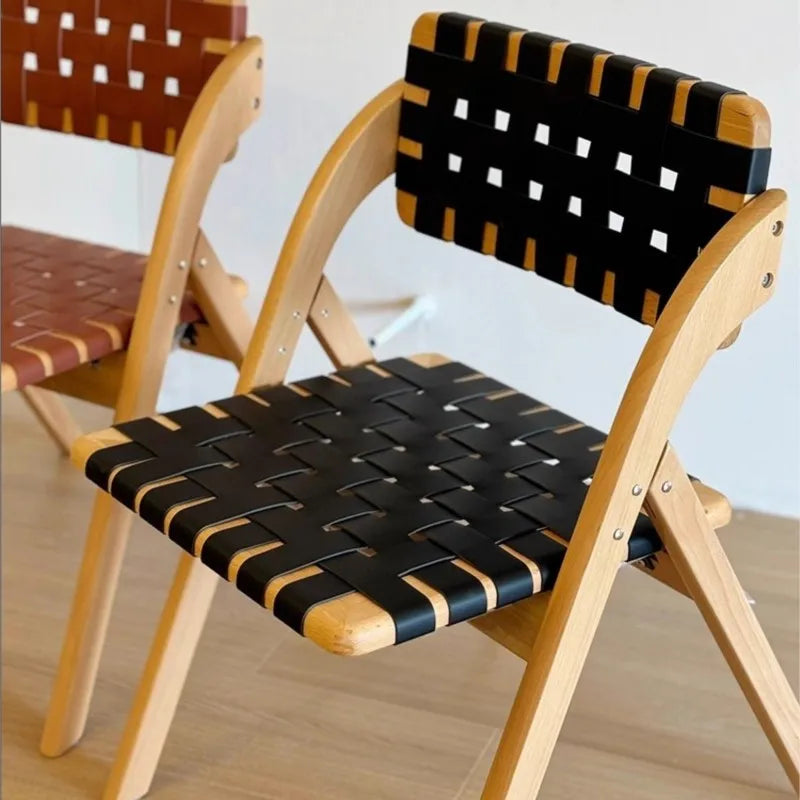 MOMO Retro Esszimmerstuhl aus Massivholz & Sattelleder – Klappbarer Designerstuhl im Wabi-Sabi Stil aus Eiche