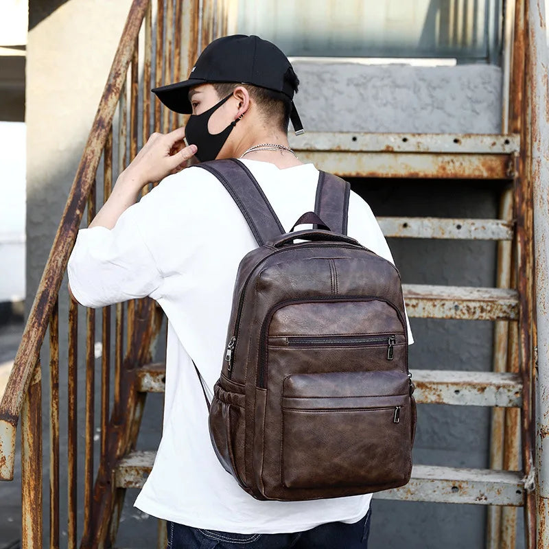 Herren Rucksack mit USB-Ladeanschluss – Großer PU-Leder Laptop-Rucksack für Schule, Freizeit & Teenager