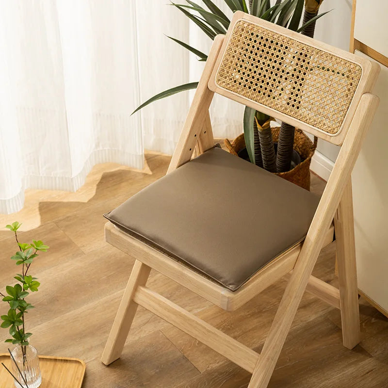 Quadratisches Stuhlkissen aus PU Leder 40×40 cm - Wasserdichtes Memory-Foam Sitzkissen für Esszimmer, Homeoffice &amp; Alltag 