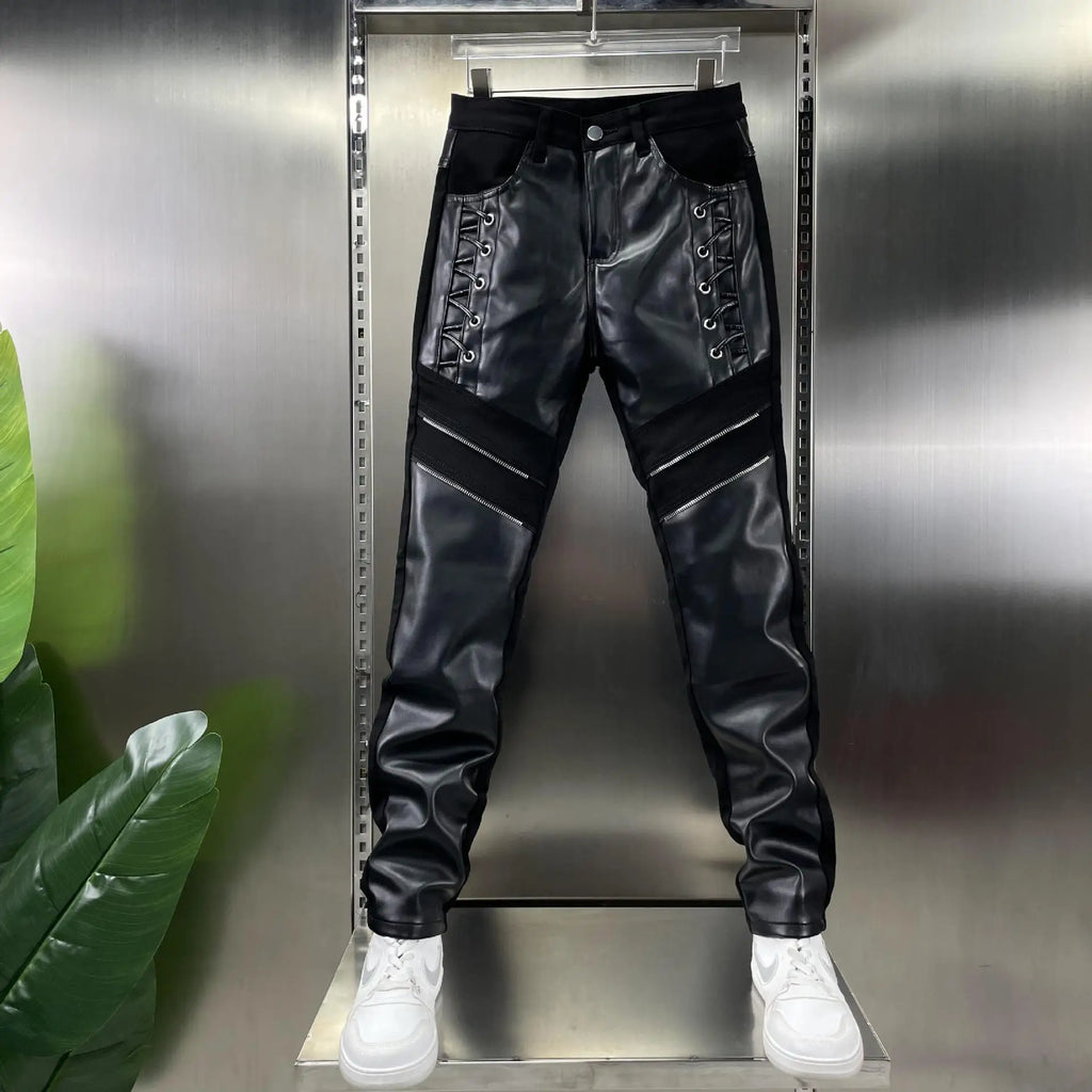Pantalon en cuir PU Slim Fit pour hommes – Tuyau de motard coupe-vent avec design patchwork et fermeture à glissière, pantalon de moto moderne pour le sport et l'herbe