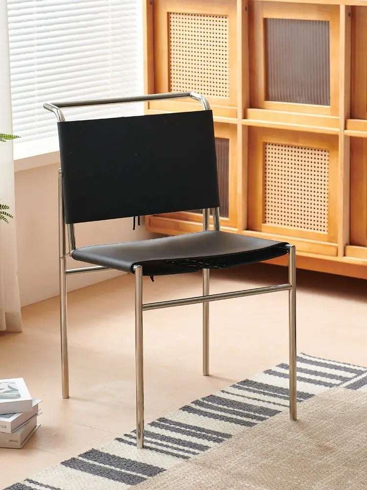 Minimalistischer Leder-Esszimmerstuhl im Vintage-Stil – Eleganter Designerstuhl mit Edelstahlrohr-Gestell für modernes Wohnen