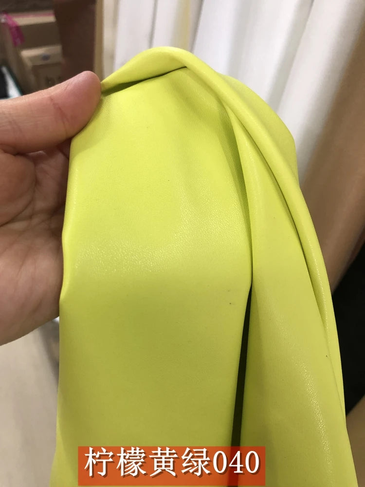 Dünnes weiches Kunstleder Meterware – Tissu en cuir PU élastique avec revêtement pour vêtements, sacs et projets de bricolage 