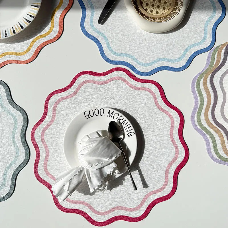 Blumenförmiges Leder Tischset – Isolierende, wasserdichte & hitzebeständige Platzmatte im koreanischen Stil für Küche & Esstisch