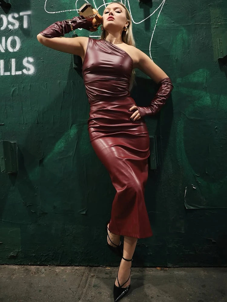 Off-Shoulder PU-Leder Midikleid – Figurbetontes One-Shoulder Party- & Clubkleid mit Falten im Y2K-Style