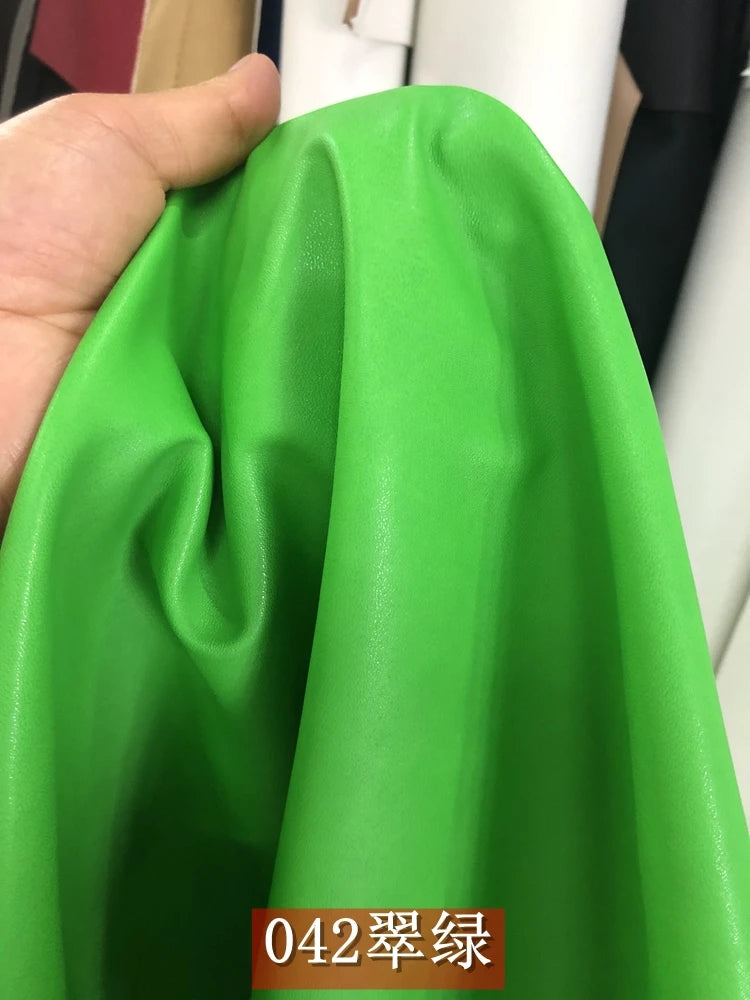 Dünnes weiches Kunstleder Meterware – Elastischer PU-Lederstoff mit Schafprägung für Kleidung, Taschen & DIY Nähprojekte