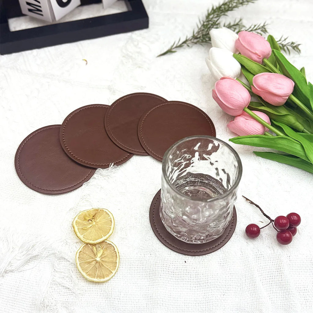 Leder Untersetzer für Getränke – Handgefertigte Leder Coasters (1/3/5 Stück) in Braun, stilvoller Tischschutz für Kaffee, Tee & Wasser