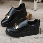 Damen Slip-On Plateau Sneaker 2025 – Weiße Chunky Sneakers mit dicker Sohle & Metalldekor, bequeme PU-Leder Freizeitschuhe, Größe 36–43