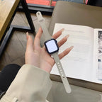 Elegante pulsera de cuero con bucle para Apple Watch de mujer – Correa de cuero de gran calidad de 38–46 mm y 49 mm para las series 1–11, SE y Ultra