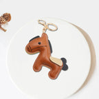 Niedlicher Pferde-Schlüsselanhänger aus PU-Leder – Cartoon Tier-Keychain als Taschen- & Autoanhänger, süßes Geschenk für Freundin, Schwester & Besties