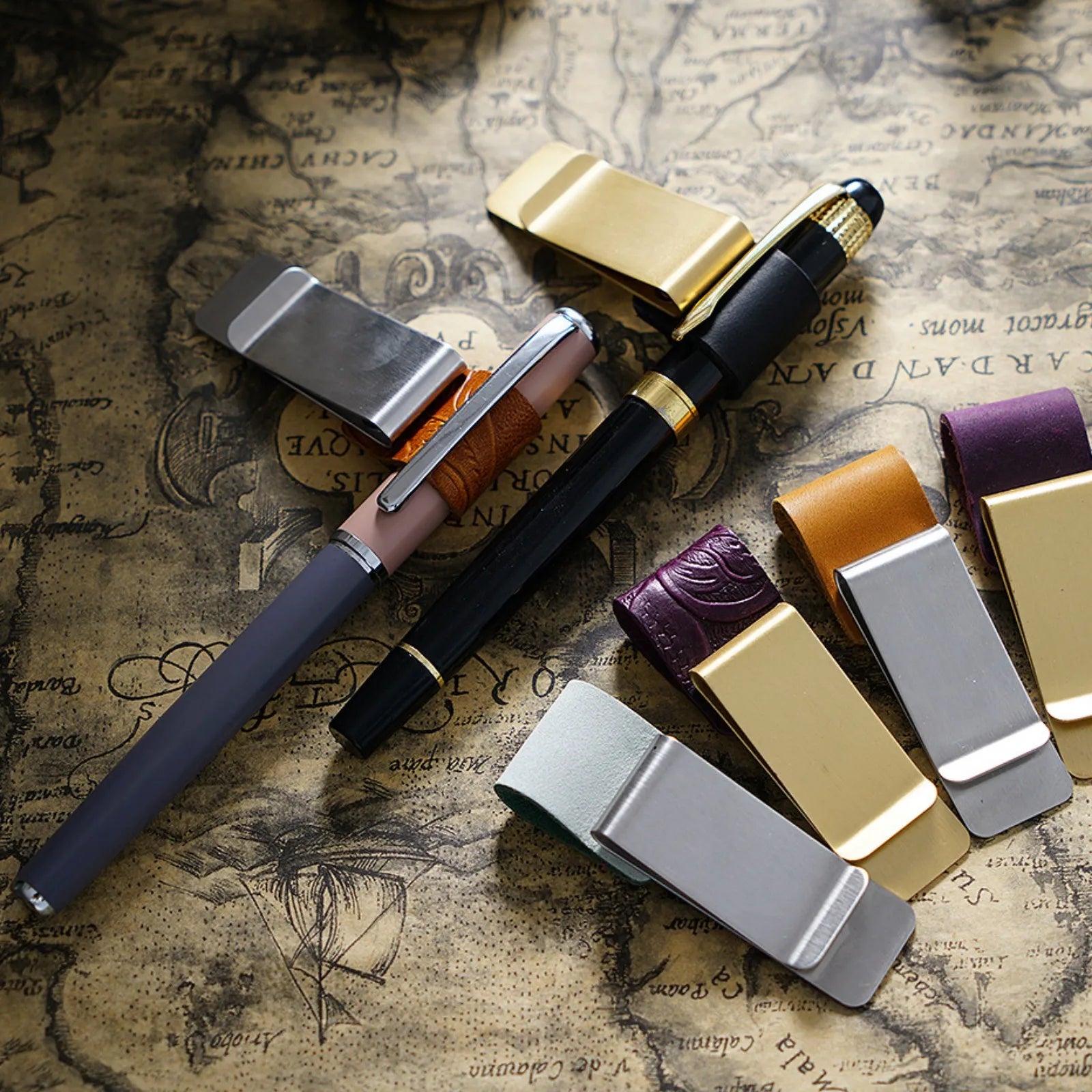 Leder Stiftehalter Clip mit Messing-Lesezeichen – Clip de bolígrafo más elegante para cuadernos y diarios de viajero