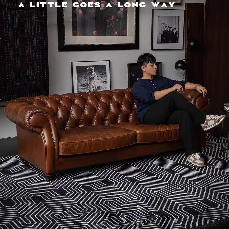 Französisches Retro Chesterfield Sofa aus echtem Oil-Wax Leder – Klassisches Leder Sofa im Antikstil für Wohnzimmer, Villa & Cigar Lounge
