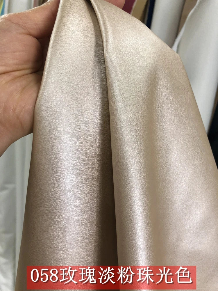 Dünnes weiches Kunstleder Meterware – Tissu en cuir PU élastique avec revêtement pour vêtements, sacs et projets de bricolage 