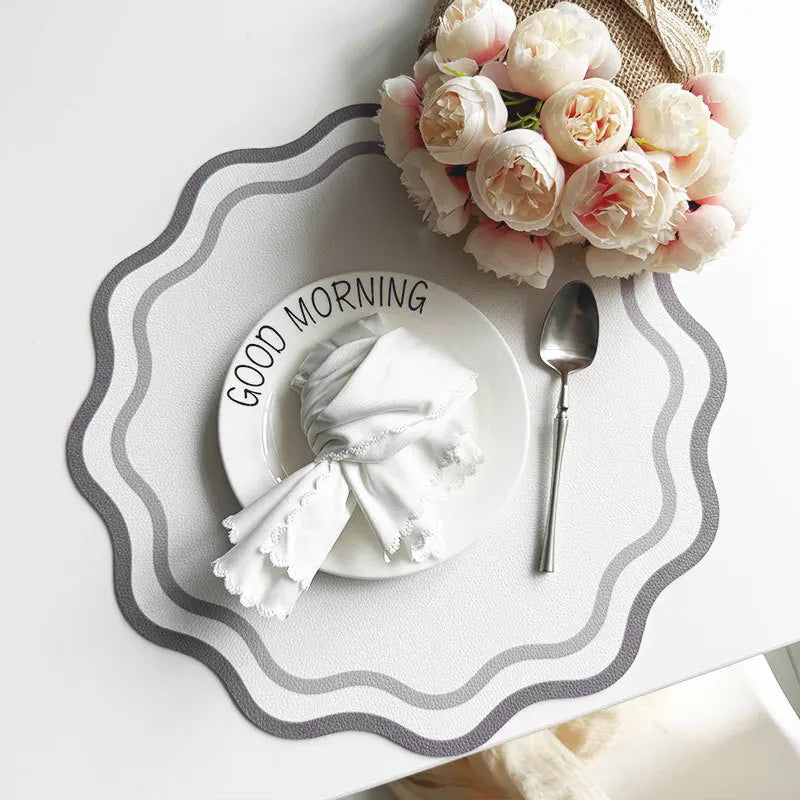 Blumenförmiges Leder Tischset – Isolierende, wasserdichte & hitzebeständige Platzmatte im koreanischen Stil für Küche & Esstisch