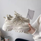 Damen Plateau Sneaker Schwarz – Modische Chunky Sport Schuhe mit Mesh & Lederoptik für Frühling & Sommer 2024