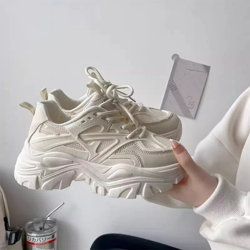 Damen Plateau Sneaker Schwarz – Modische Chunky Sport Schuhe mit Mesh & Lederoptik für Frühling & Sommer 2024