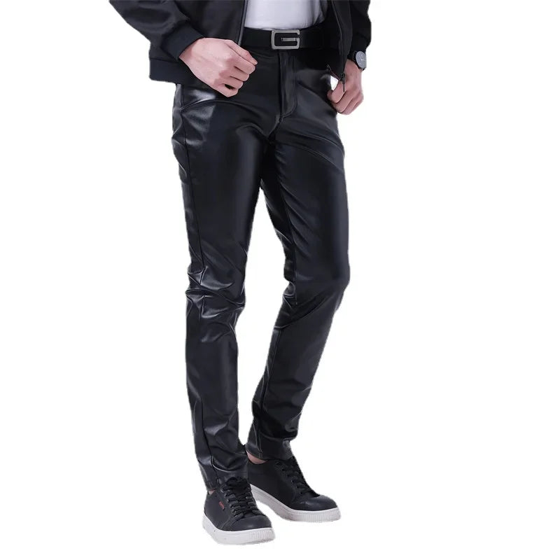 Herren PU Lederhose 2025 – Leichte Slim Pencil Pants en Schwarz &amp; Rot, elastische Bühnen- &amp; Freizeit-Lederhose für Bar, KTV &amp; Performance