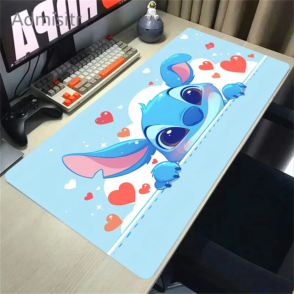 HD Kawaii Anime Stitch Leder Mousepad – Großes Gaming Mouse Pad mit Anti-Rutsch, Kantenschutz & Handgelenkauflage aus PU Leder