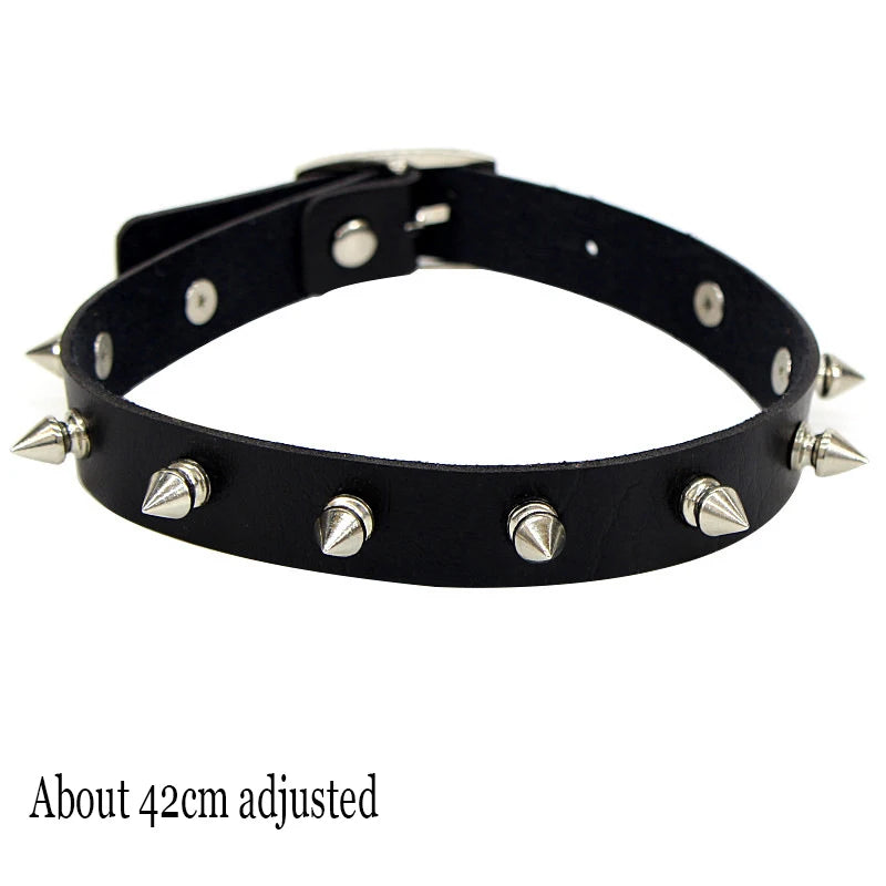 Punk Gothic Choker aus schwarzem PU-Leder – Fledermaus Halsband mit Herzschloss, Schlüssel & Spikes für Damen