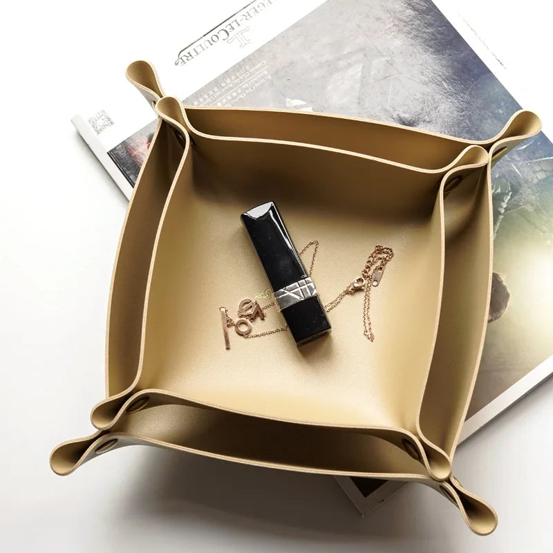 Nordic Style Leder Ablageschale – Faltbarer Desktop Organizer für Schlüssel, Schmuck & Kosmetik | Quadratische Design-Aufbewahrung