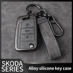 Premium Autoschlüssel Hülle aus Metall &amp; Leder für Skoda Kamiq - Faltbares Keyless Key Case Cover mit Schlüsselanhänger