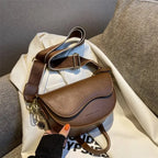 Damen Vintage Saddle Bag – Kleine Schultertasche aus PU-Leder mit Klappe & Breitem Crossbody-Riemen