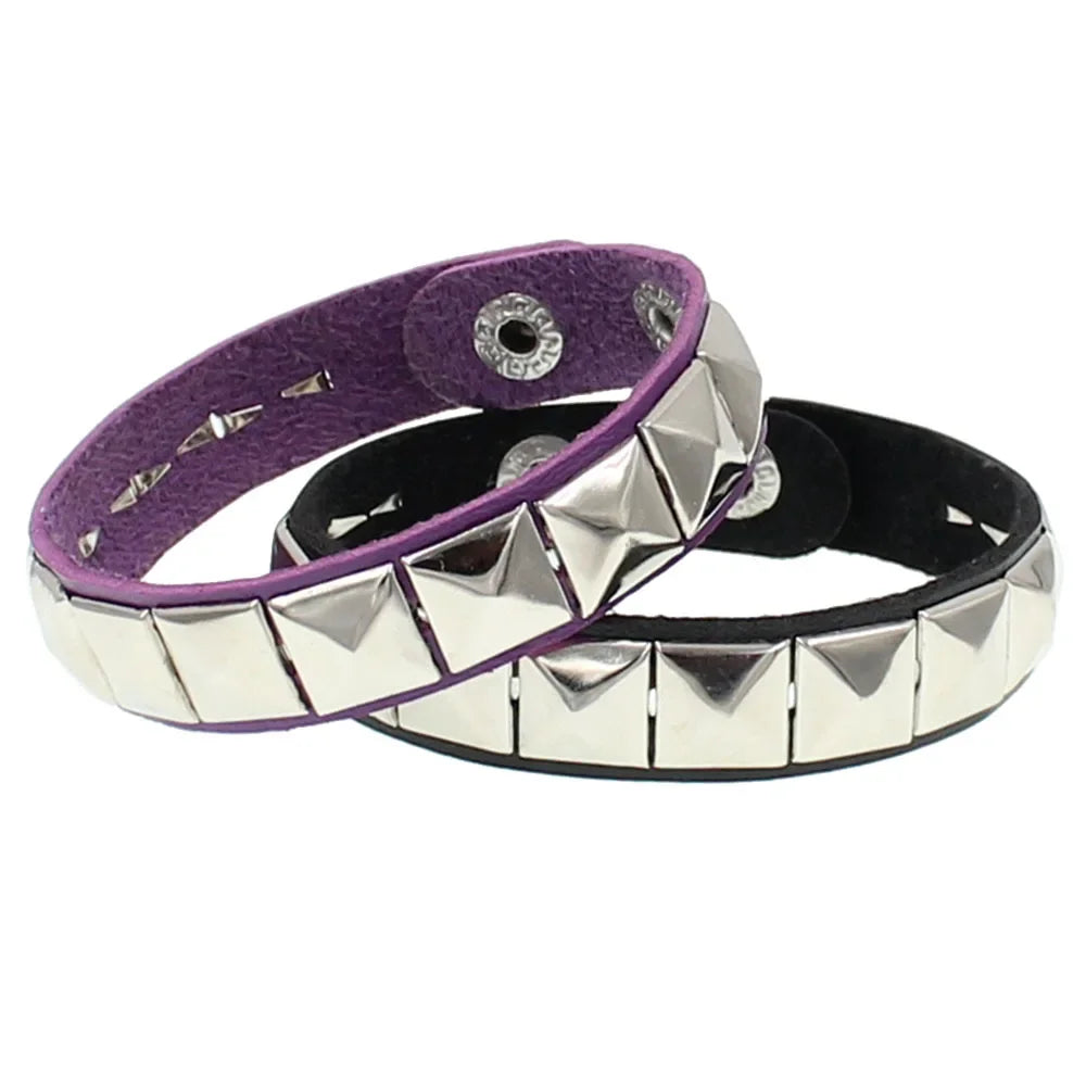 Punk Nietenarmband aus PU-Leder – Breites Gothic Lederarmband mit Spikes & Metallnieten, Verstellbares Unisex Cuff Bracelet