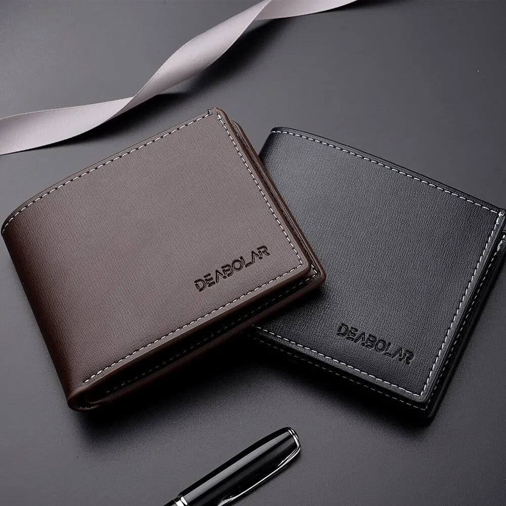 DEABOLAR Herren Kurz-Geldbörse – Dünnes PU-Leder Wallet mit Kartenhalter, Falt-Design &amp; England-Style 