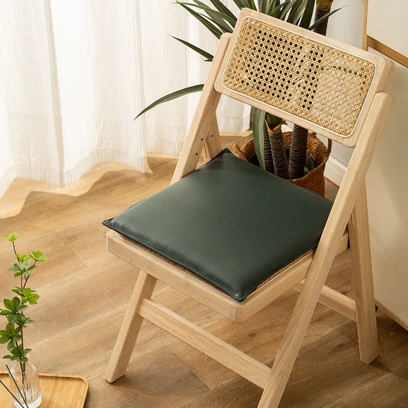 Quadratisches Stuhlkissen aus PU Leder 40×40 cm - Wasserdichtes Memory-Foam Sitzkissen für Esszimmer, Homeoffice &amp; Alltag 
