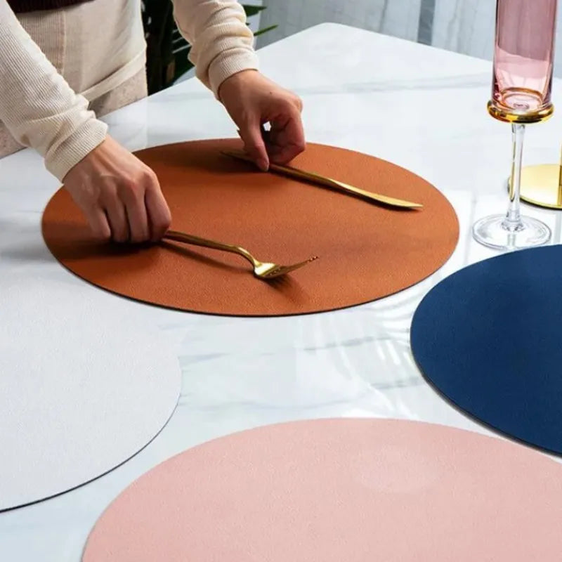 Runde PU-Kunstleder Tischsets & Untersetzer – Elegantes, doppelseitiges Platzmatten-Set im American Style für Dining, Party & Dekoration (1/4/10 Sets)