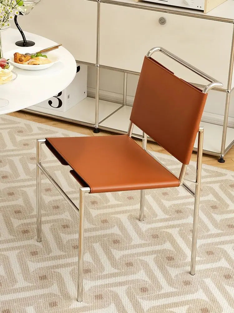 Minimalistischer Leder-Esszimmerstuhl im Vintage-Stil – Eleganter Designerstuhl mit Edelstahlrohr-Gestell für modernes Wohnen