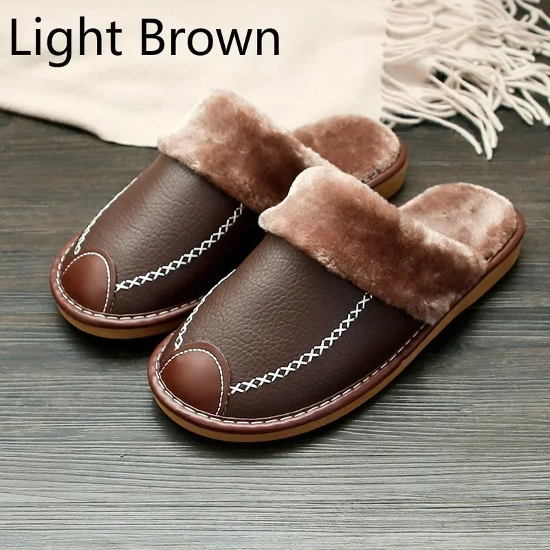 Herren Winter Hausschuhe aus PU-Leder – Warme Indoor Slipper mit Plüschfutter, Rutschfeste & Wasserabweisende Lederschuhe für Zuhause