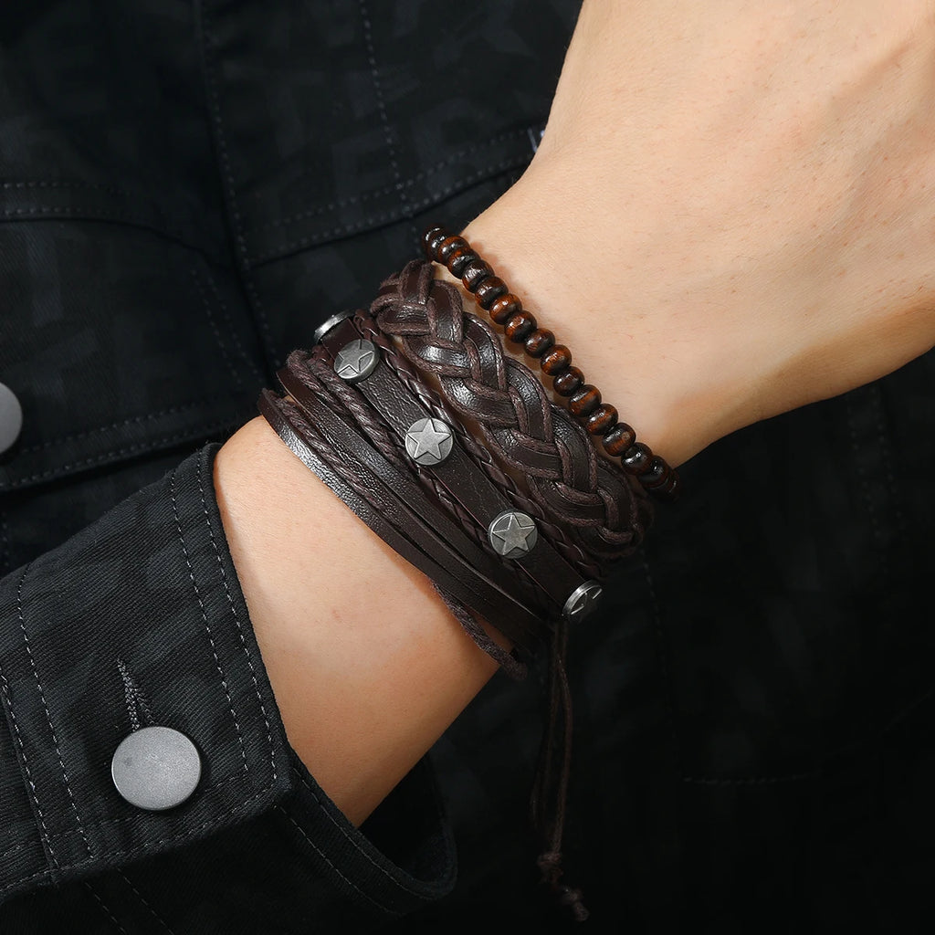 Vintage Lederarmband für Herren – Mehrfach geflochtenes Armband mit braunen Holzperlen, verstellbares Zugband im klassischen Stil