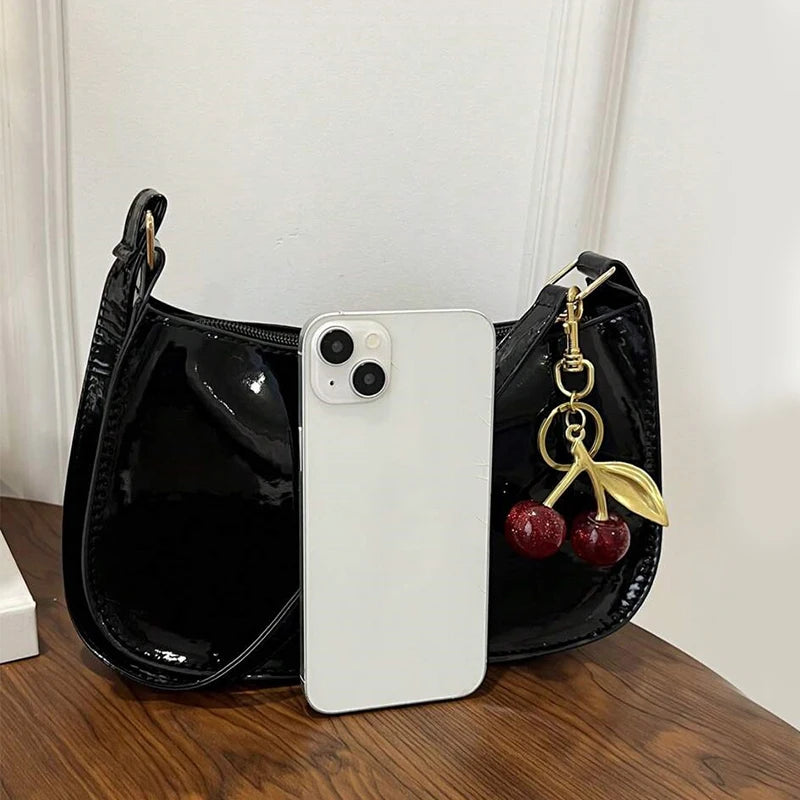 Vintage Retro Damen Schultertasche en PU-Leder – Sac à main à bandoulière avec Kirsch-Anhänger, Weich &amp; Lässig