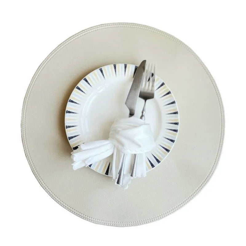 Runde schwarze Kunstleder Tischsets – Geprägte PU-Platzmatten im American Style für Esstisch & festliche Dekoration (1/4/6 Stück)