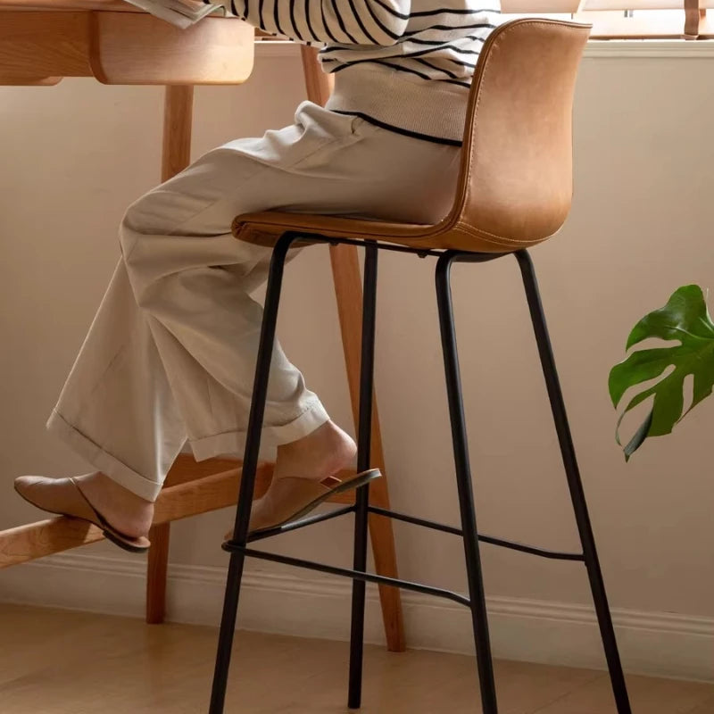 Moderner Leder Barstuhl mit Armlehnen – Höhenverstellbarer & drehbarer Designer-Barhocker für Wohnzimmer, Empfangstheke & Salon