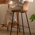 Moderner Leder Barstuhl mit Armlehnen – Höhenverstellbarer & drehbarer Designer-Barhocker für Wohnzimmer, Empfangstheke & Salon