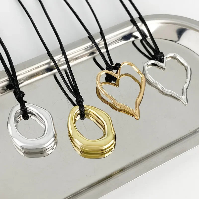 Vintage schwarze Lederkette mit geflochtenem Band & geometrischem Anhänger – Schlichte Halskette für Damen & Girls