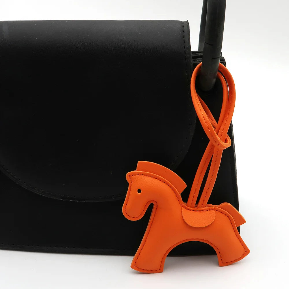 Premium PU-Leder Pony Schlüsselanhänger – Stilvoller, bunter Pferde-Keychain als Taschen- & Autoschlüssel-Anhänger