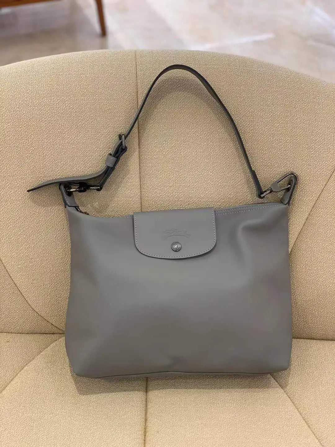 Longchamp Damen & Herren Schultertasche – Große Premium Leder-Tote Bag, Handgehalten & Crossbody, Wasserabweisend