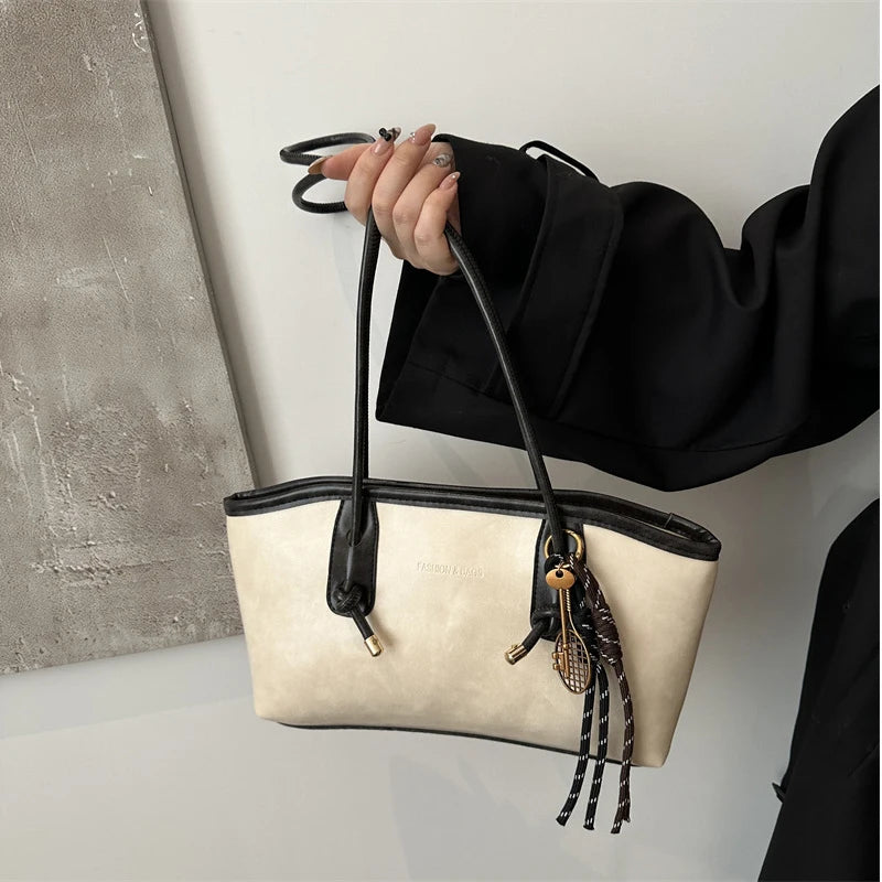 Retro Damen Schultertasche – Europäischer & Amerikanischer Stil, Koreanische Mode, Große Kapazität, Vielseitige Handtasche mit Anhänger