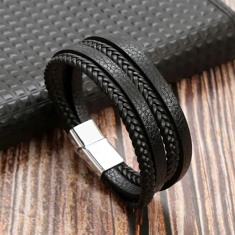 Klassisches Herren Lederarmband – Handgeflochtenes Multi-Layer Armband mit Magnetverschluss im modernen Punk-Style