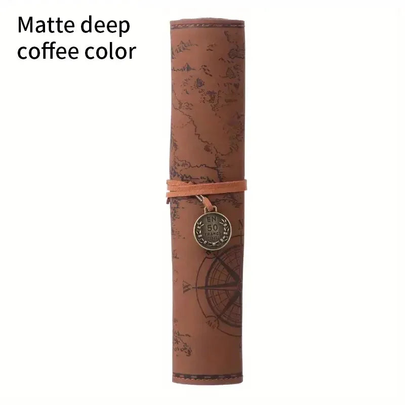 Retro Leder Rollmäppchen „Schatzkarte“ – Großes Stifteetui mit Prägung &amp; Schnallenverschluss