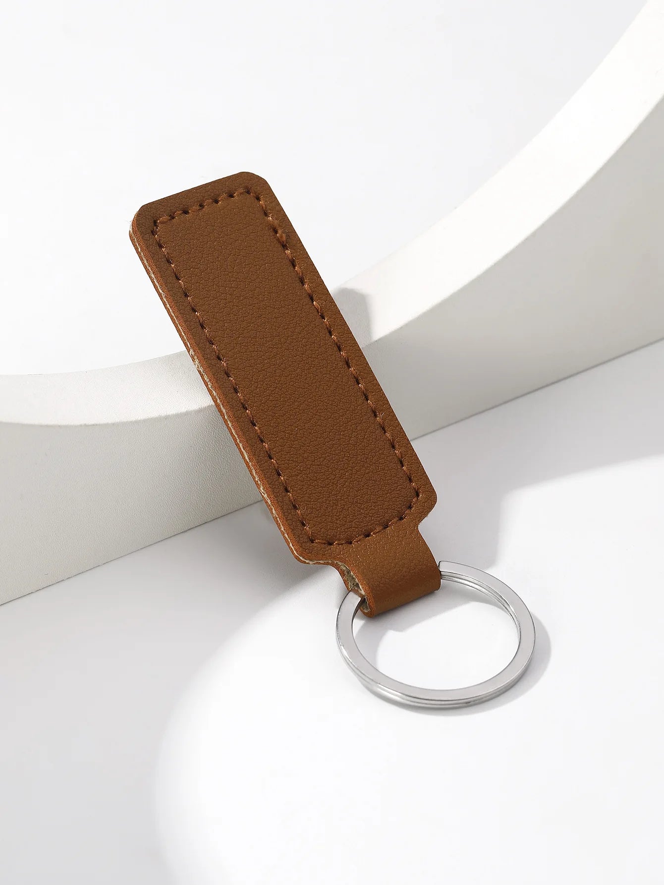 Handgefertigter Leder Schlüsselanhänger – Retro Keychain aus echtem Rindsleder in 7 Farben für Auto, Business & Alltag