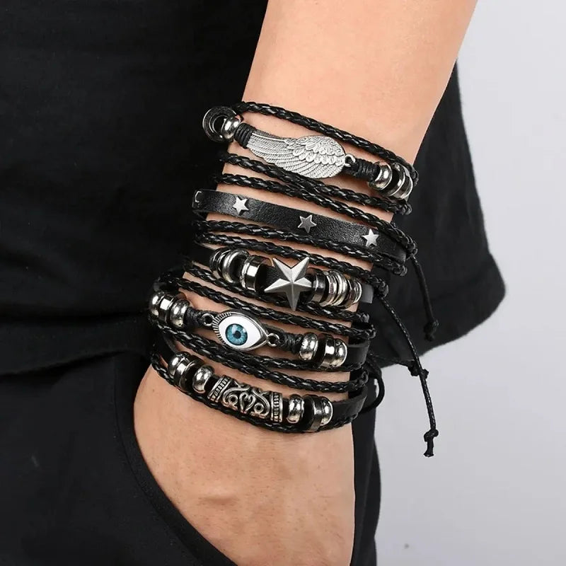 Conjunto de brazalete de cuero multicapa punk: brazalete gótico antiguo con encanto de totenkopf, Augen y Stern en estilo rock Y2K para hombres