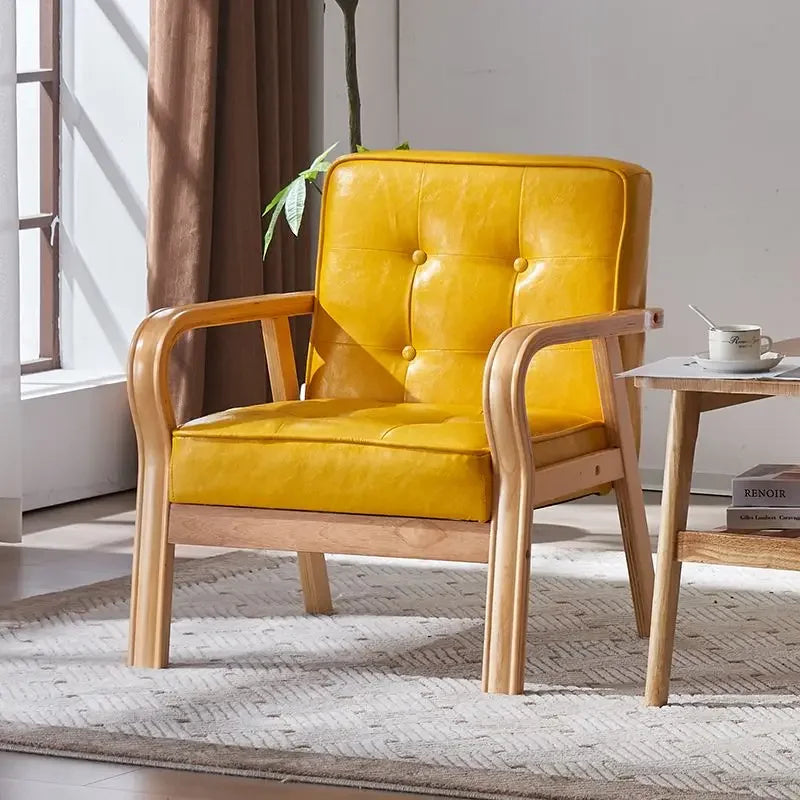 Nordischer Retro Holzstuhl mit Armlehnen – Minimalistischer Wohnzimmerstuhl aus Massivholz mit Lederbezug, Moderner Lounge- & Sesselstuhl